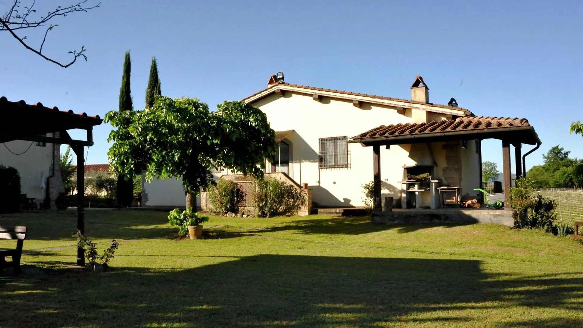 Farm stay Agriturismo Il Pino - Bioagricoltura Monticello Italy