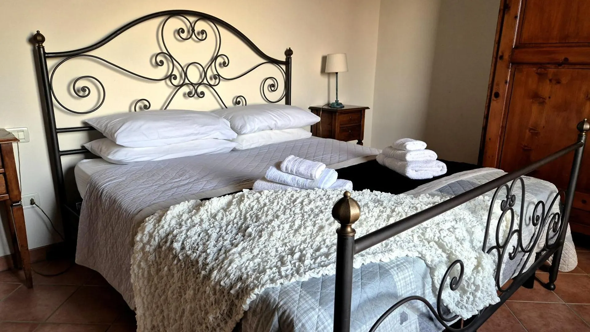 Agriturismo Il Pino - Bioagricoltura Monticello Farm stay